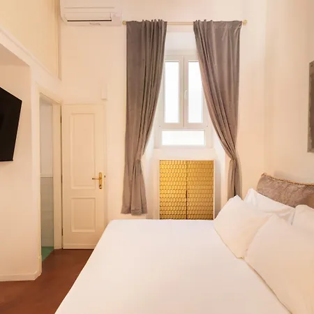 The Pantheon Terrace Experience * Rome